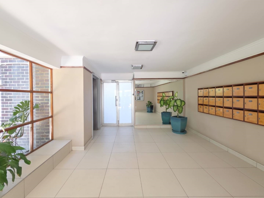 2 Bedroom Property for Sale in Sea Point Western Cape